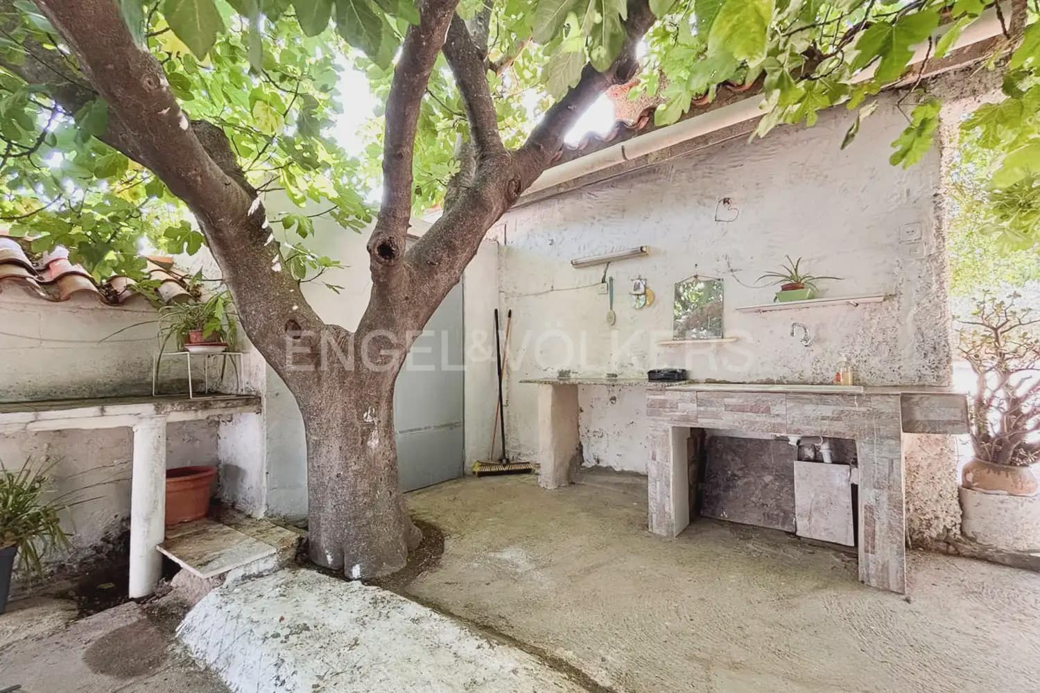 2 bedroom Villa for rent in Montserrat with pool - € 2,500 (Ref: 9948869)