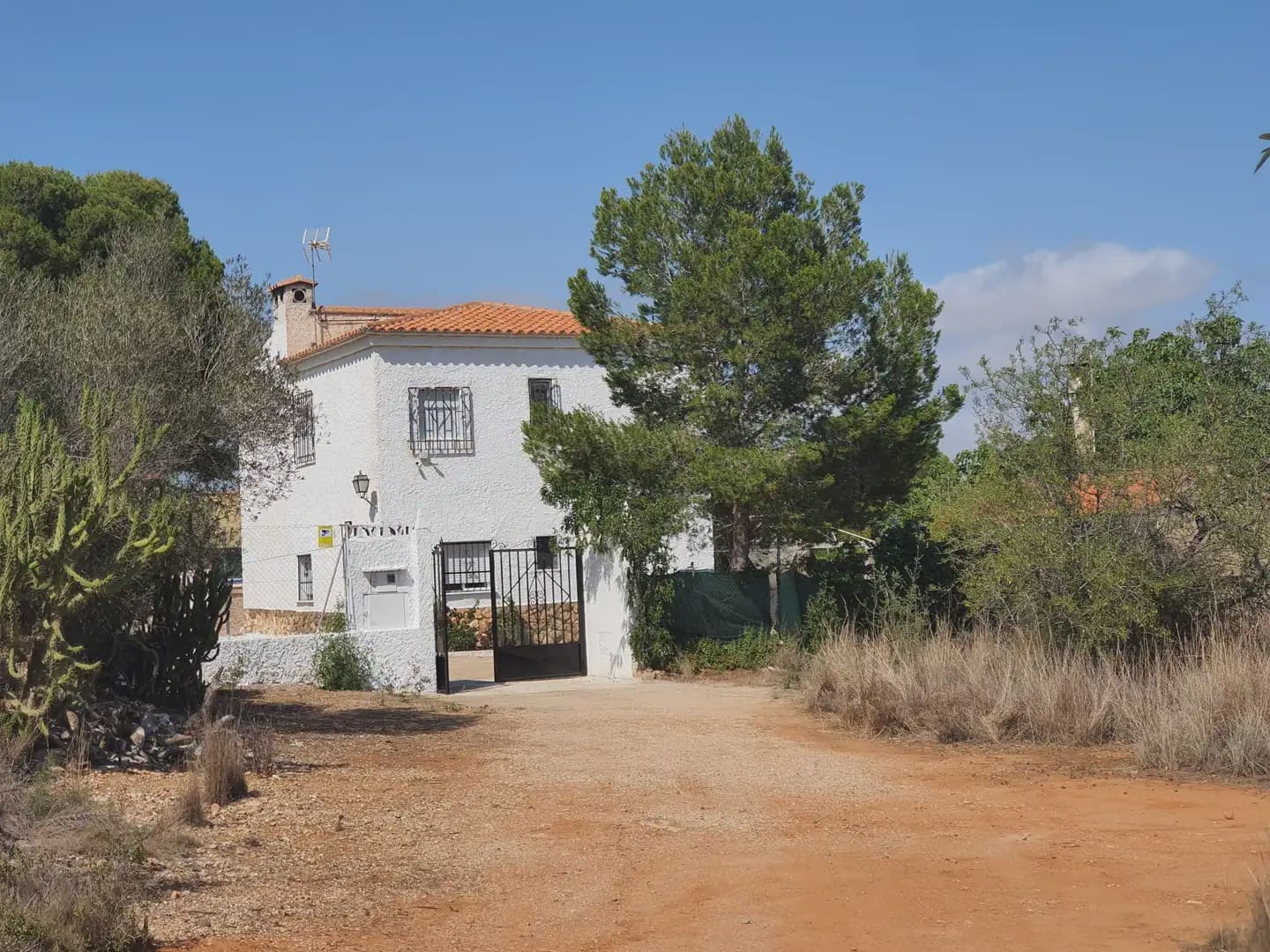2 bedroom Villa for rent in Montserrat with pool - € 2,500 (Ref: 9948869)