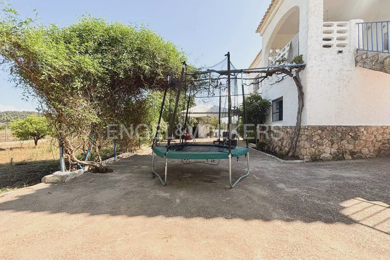 2 bedroom Villa for rent in Montserrat with pool - € 2,500 (Ref: 9948869)