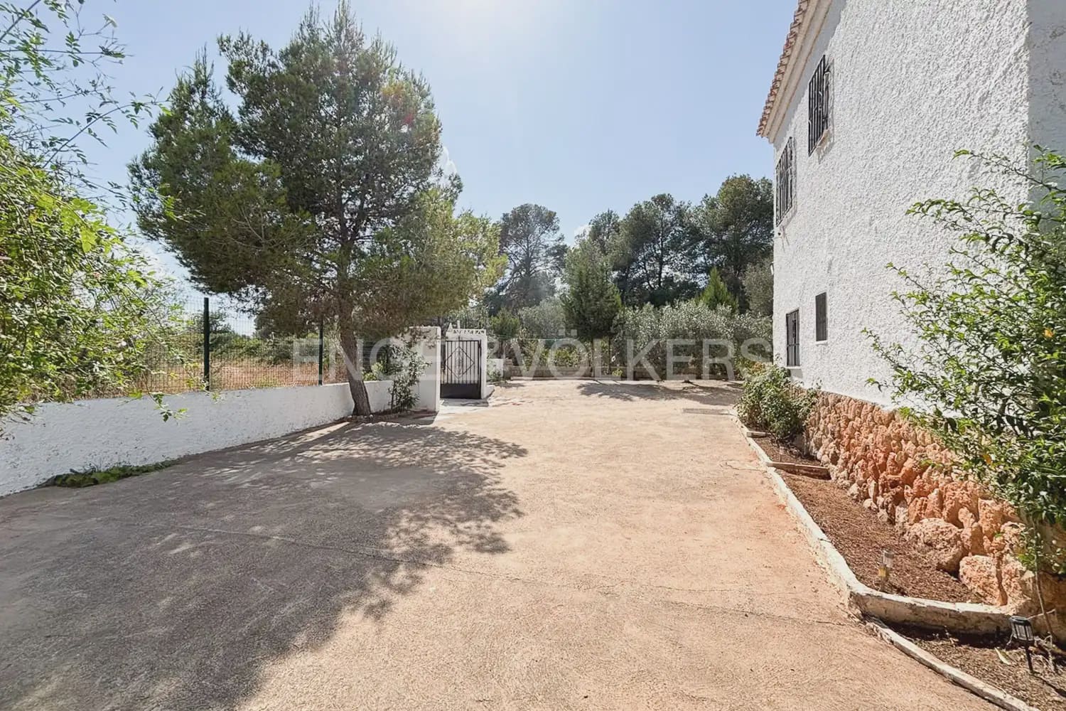 2 bedroom Villa for rent in Montserrat with pool - € 2,500 (Ref: 9948869)