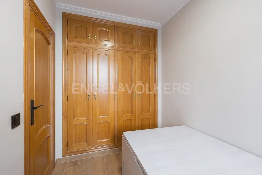 3 sovrum Hus att hyra i Godella med garage - 1 800 € (Ref: 9948870)