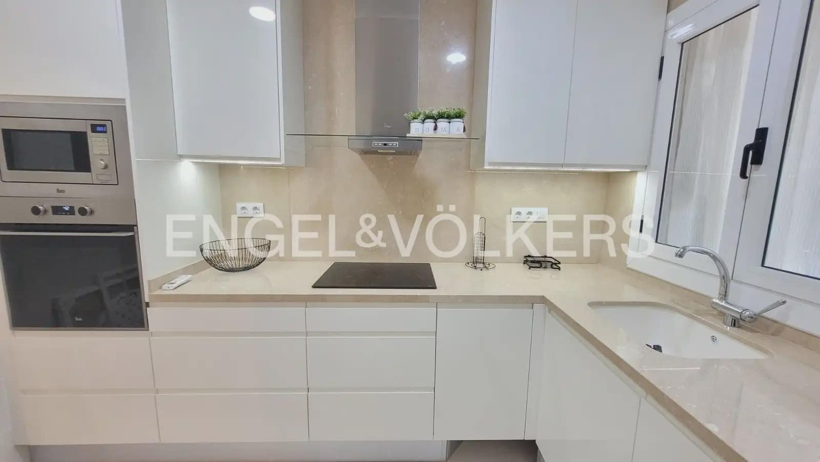 3 sovrum Lägenhet att hyra i Valencia stad - 1 350 € (Ref: 9950421)