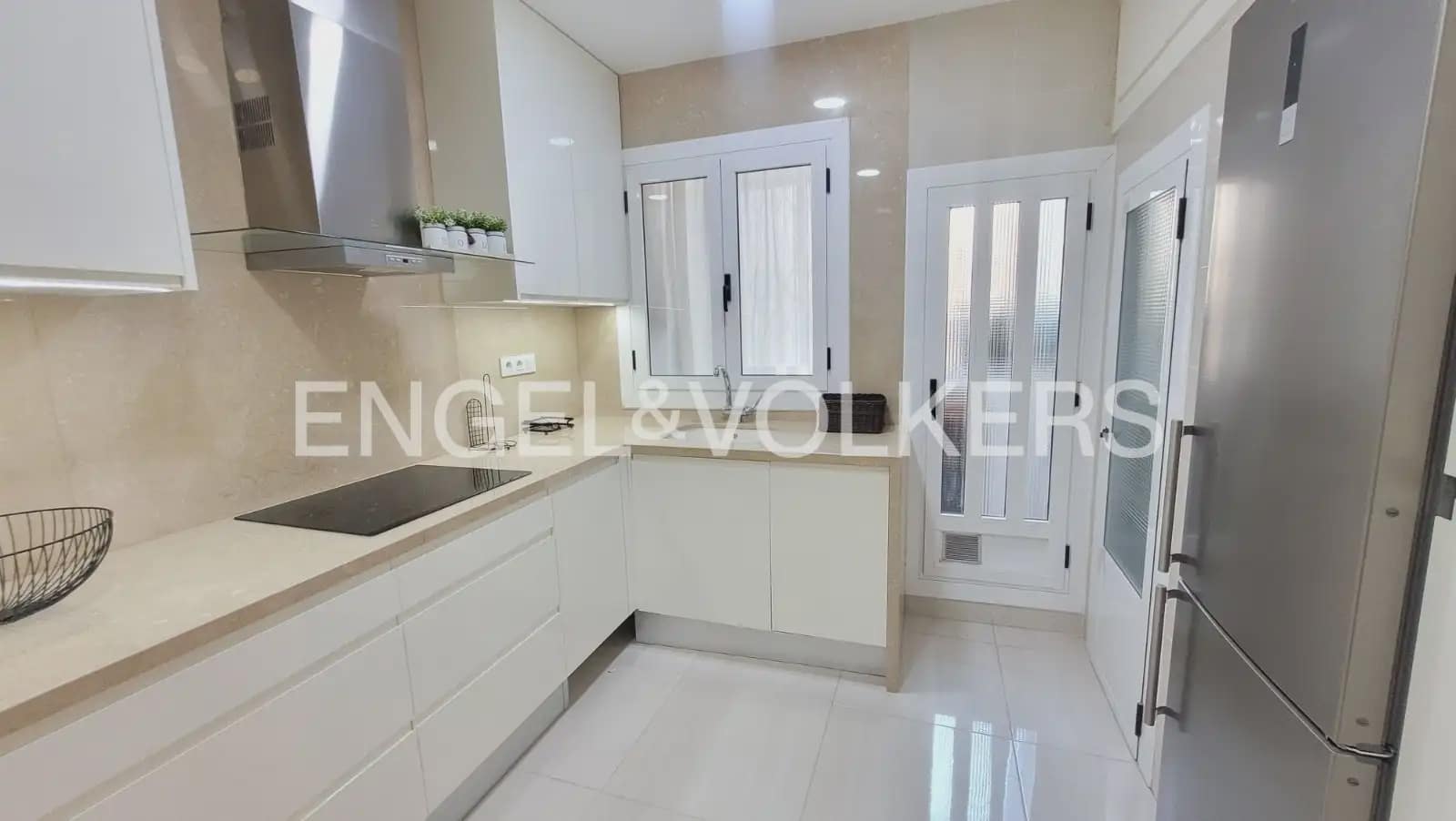 3 sovrum Lägenhet att hyra i Valencia stad - 1 350 € (Ref: 9950421)