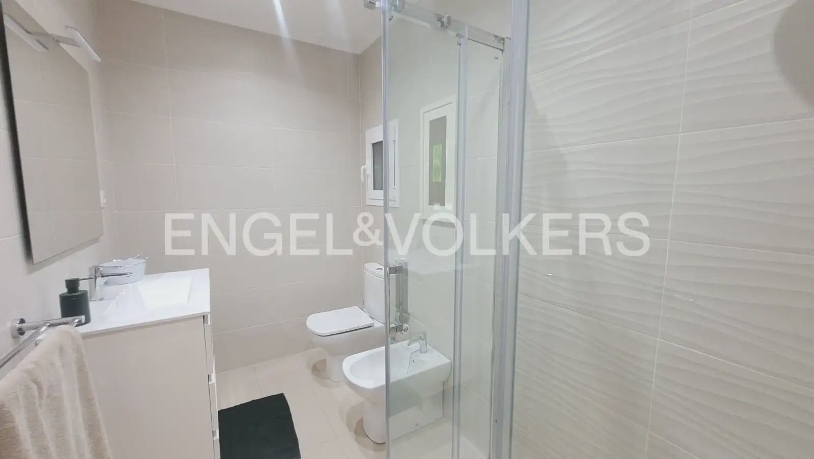 3 sovrum Lägenhet att hyra i Valencia stad - 1 350 € (Ref: 9950421)