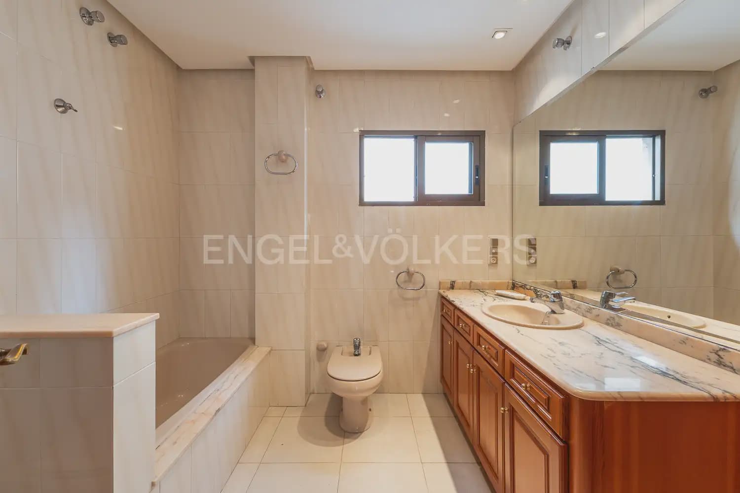 4 sypialnia Mieszkanie do wynajęcia w Carlet - 1 200 € (Ref: 9950423)