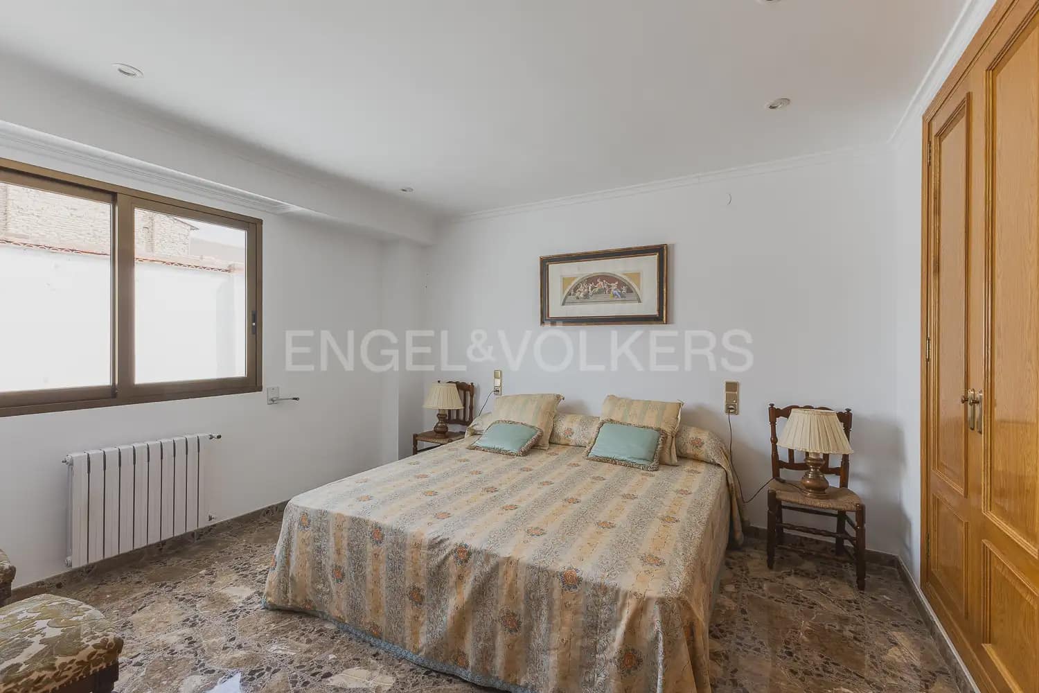 4 bedroom Flat for rent in Carlet - € 1,200 (Ref: 9950424)