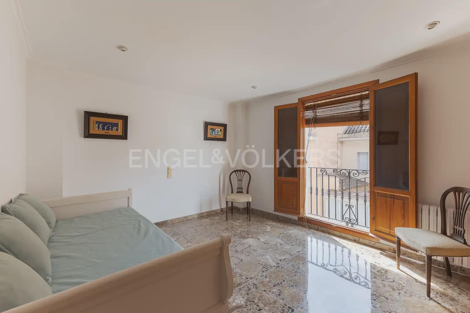 4 bedroom Flat for rent in Carlet - € 1,200 (Ref: 9950424)