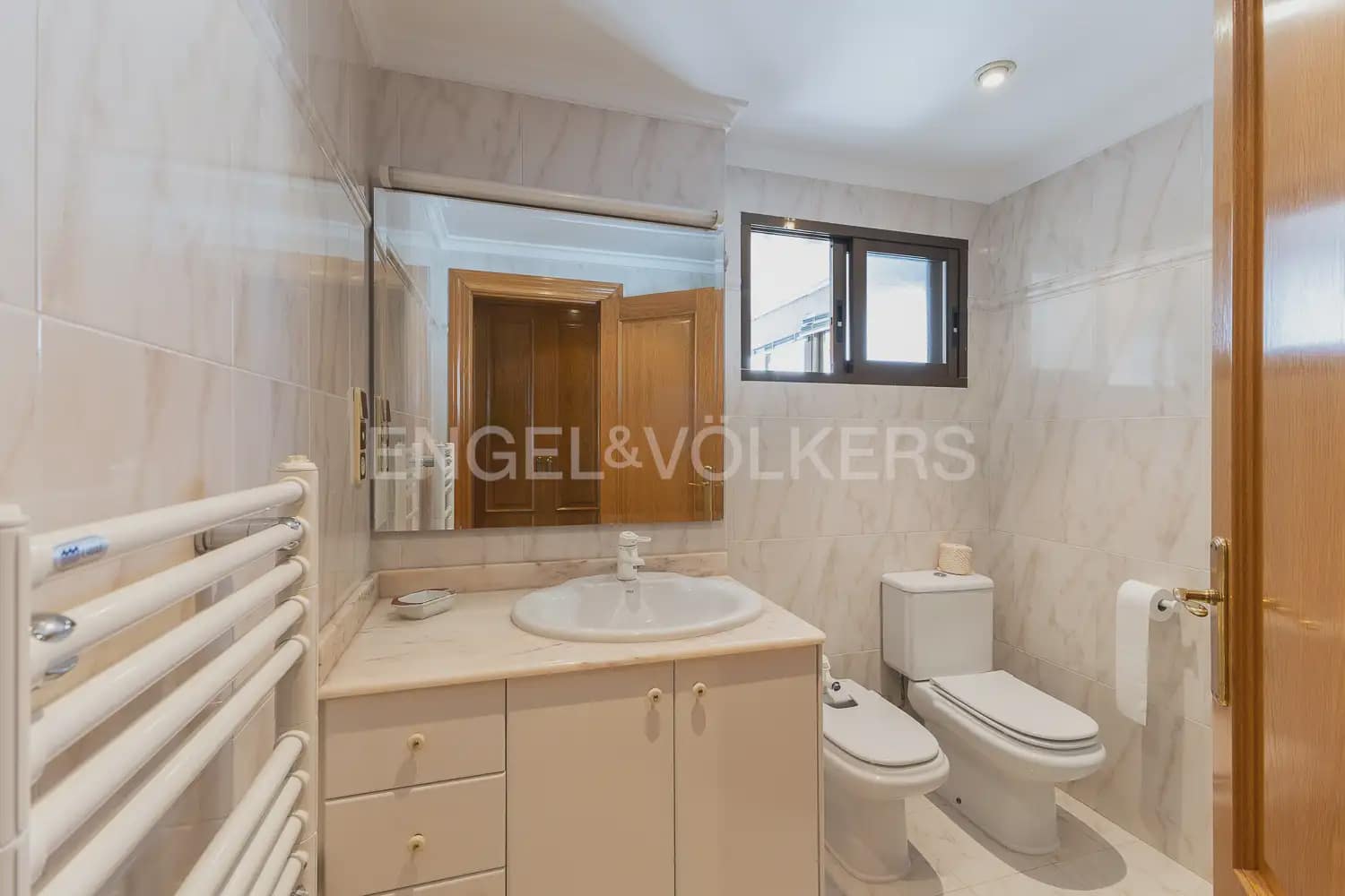 4 bedroom Flat for rent in Carlet - € 1,200 (Ref: 9950424)