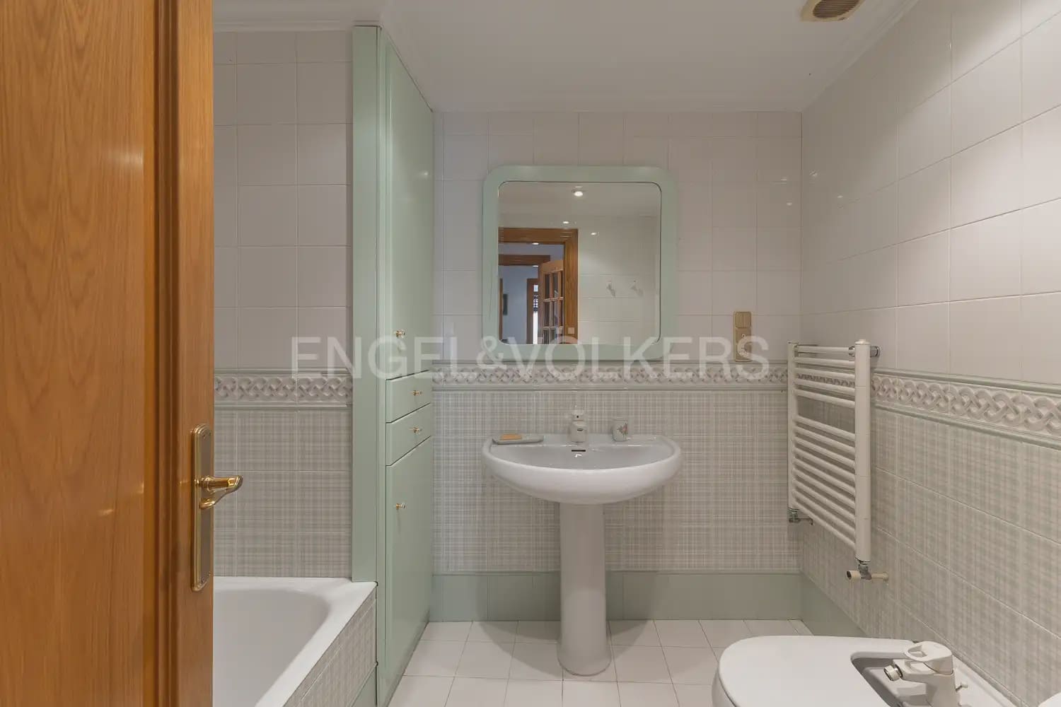 4 bedroom Flat for rent in Carlet - € 1,200 (Ref: 9950424)