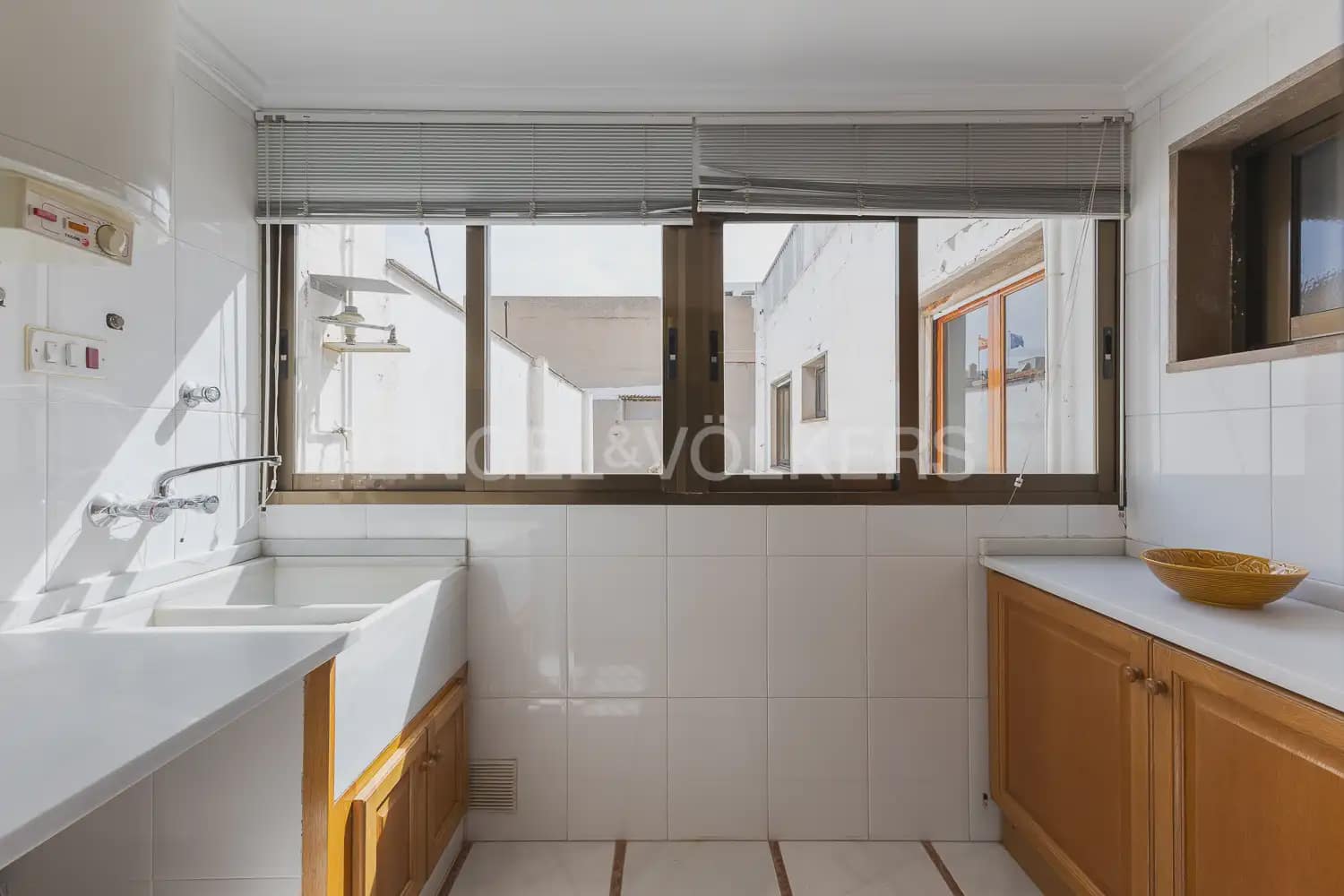 4 bedroom Flat for rent in Carlet - € 1,200 (Ref: 9950424)