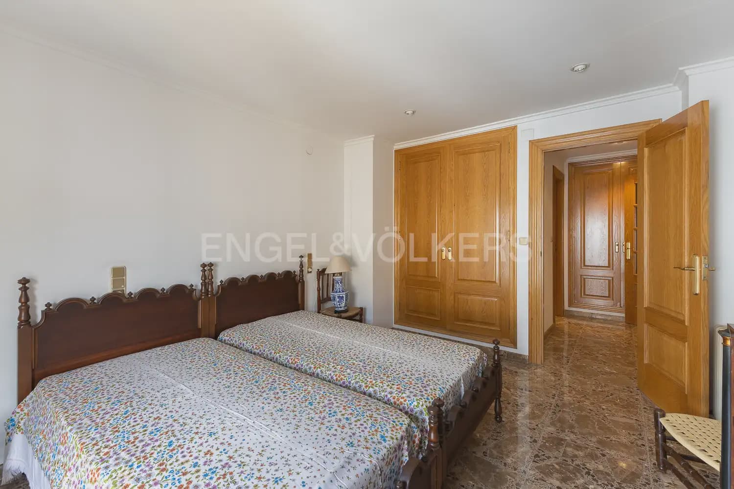 4 bedroom Flat for rent in Carlet - € 1,200 (Ref: 9950424)