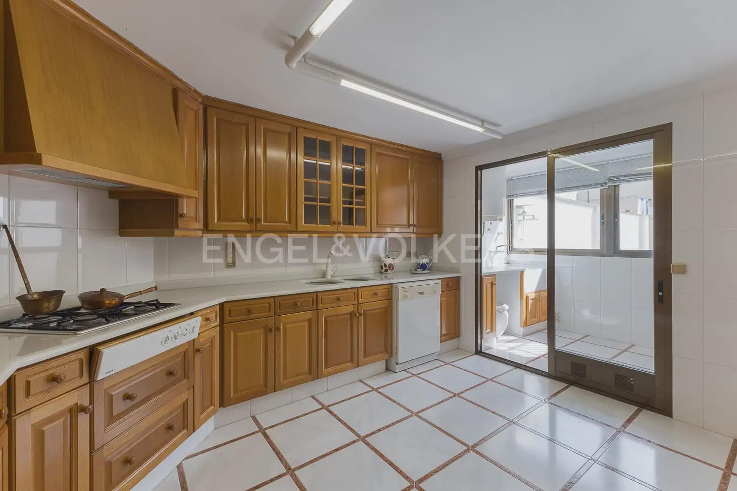 4 bedroom Flat for rent in Carlet - € 1,200 (Ref: 9950424)