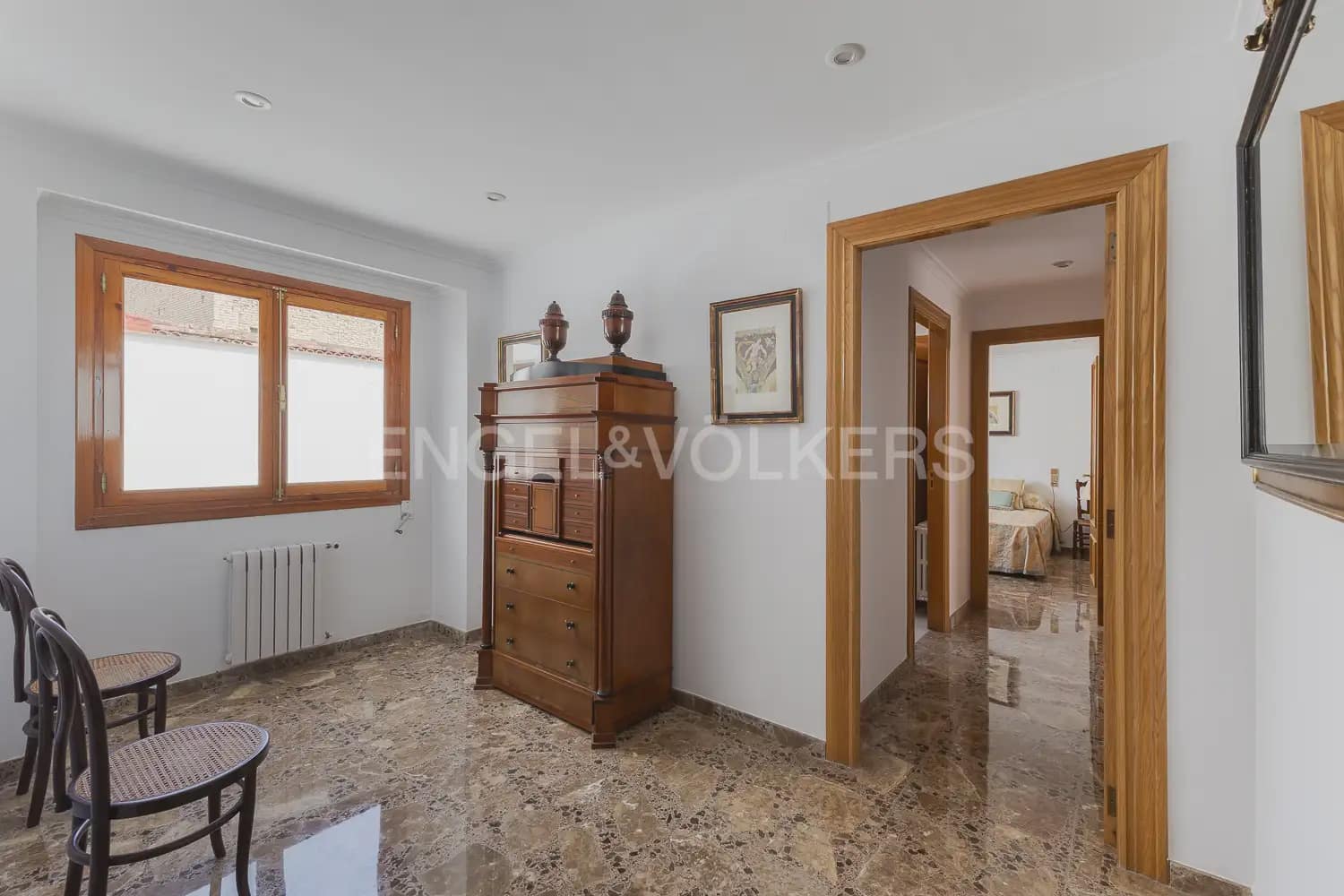 4 bedroom Flat for rent in Carlet - € 1,200 (Ref: 9950424)