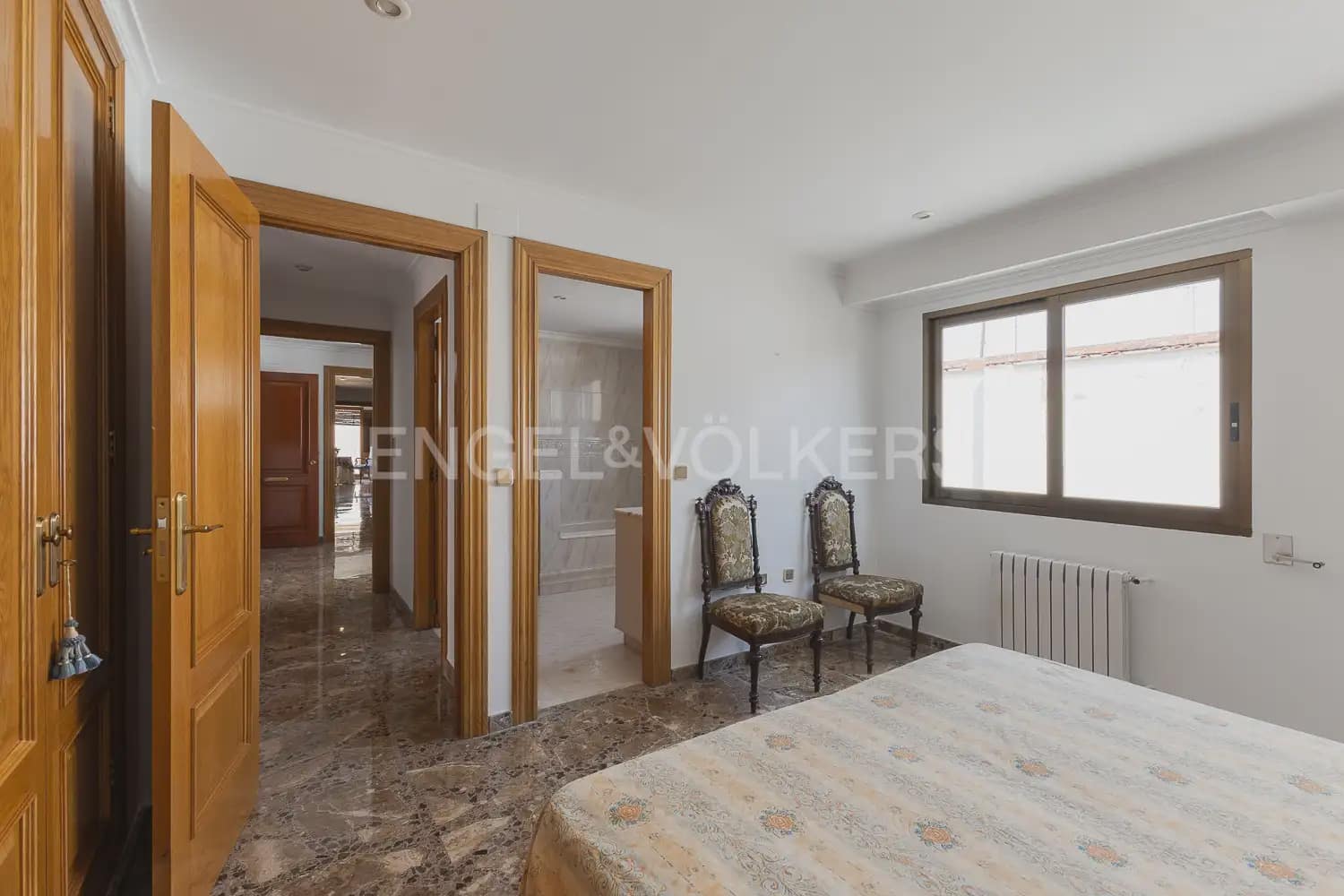 4 bedroom Flat for rent in Carlet - € 1,200 (Ref: 9950424)
