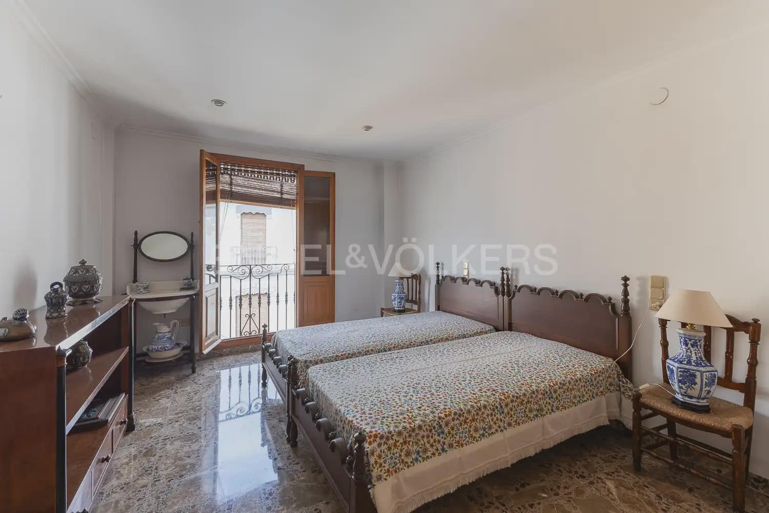 4 bedroom Flat for rent in Carlet - € 1,200 (Ref: 9950424)