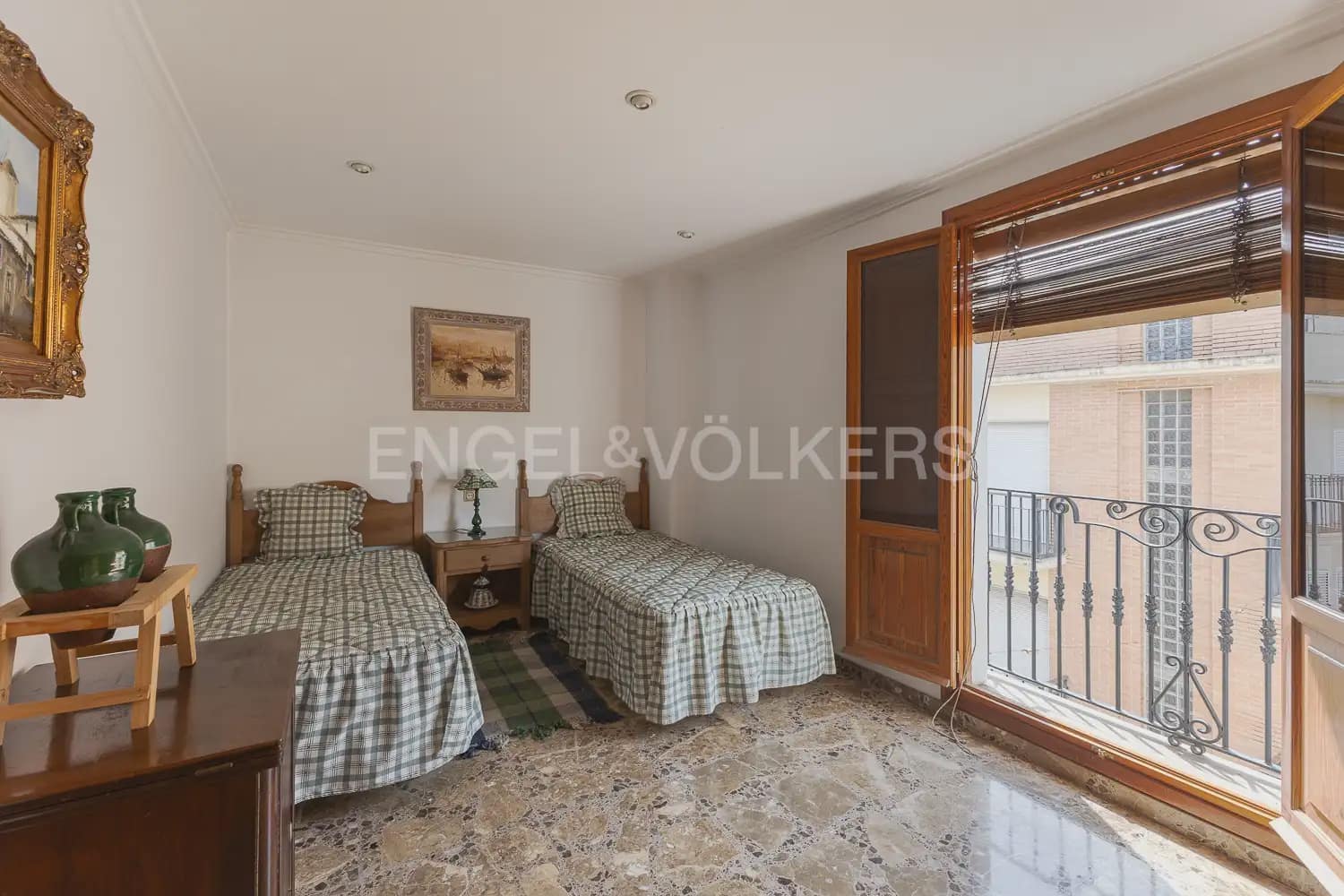 4 bedroom Flat for rent in Carlet - € 1,200 (Ref: 9950424)