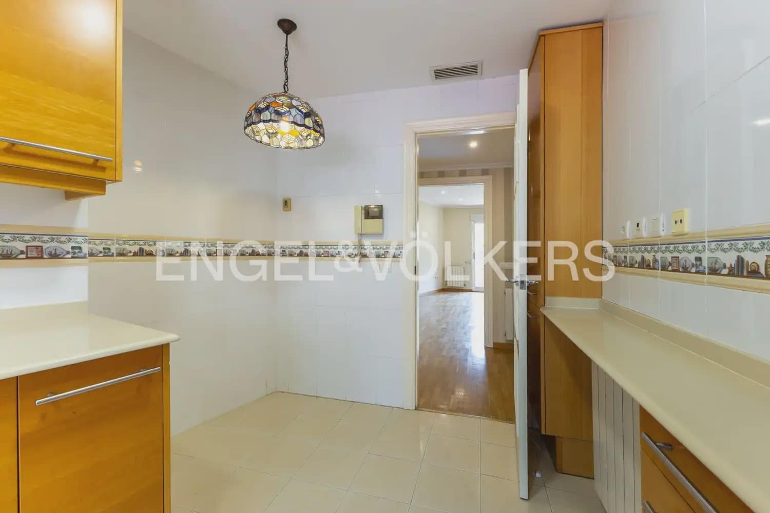 3 slaapkamer Flat te huur in Valencia stad met garage - € 2.200 (Ref: 9950425)