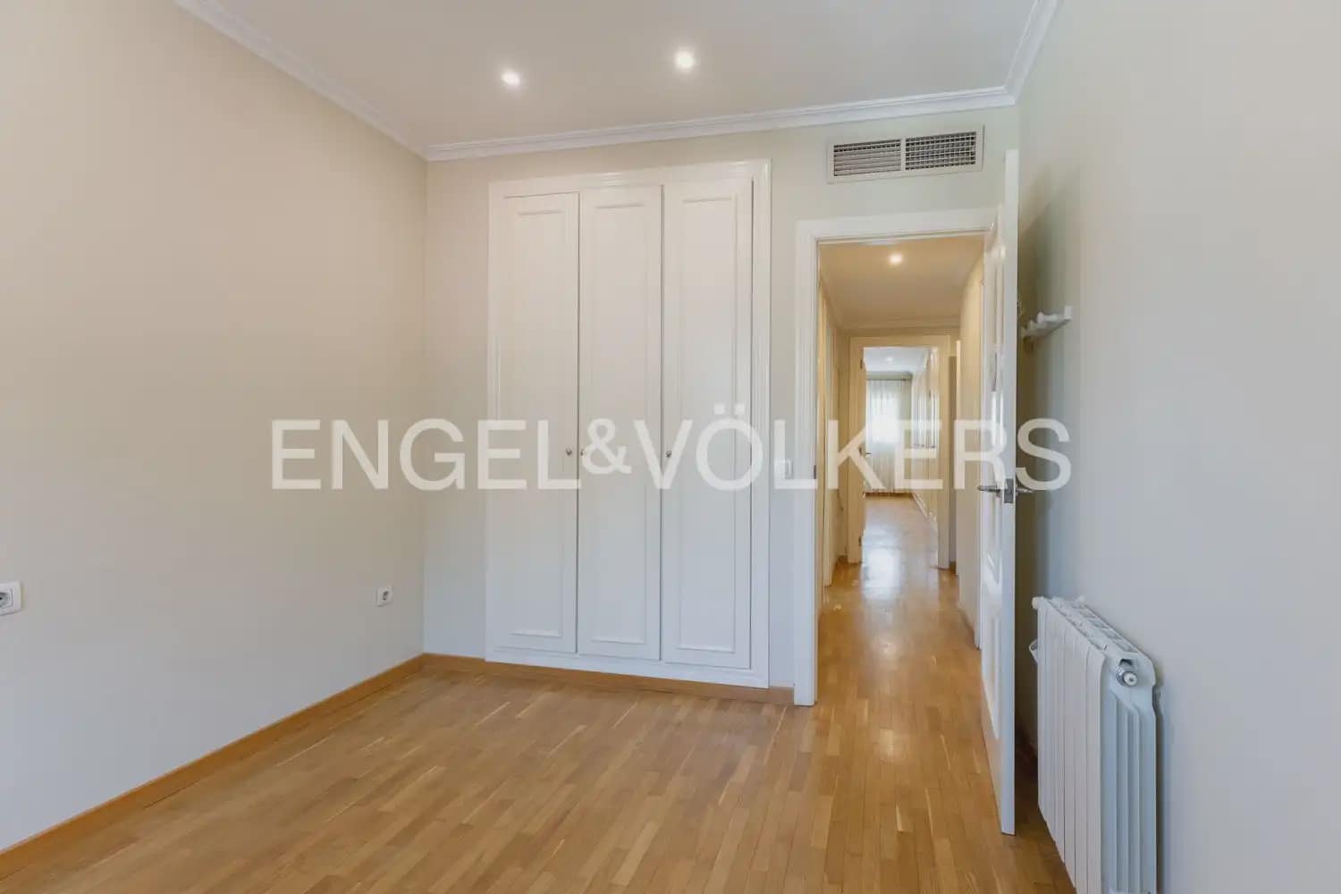 3 slaapkamer Flat te huur in Valencia stad met garage - € 2.200 (Ref: 9950425)