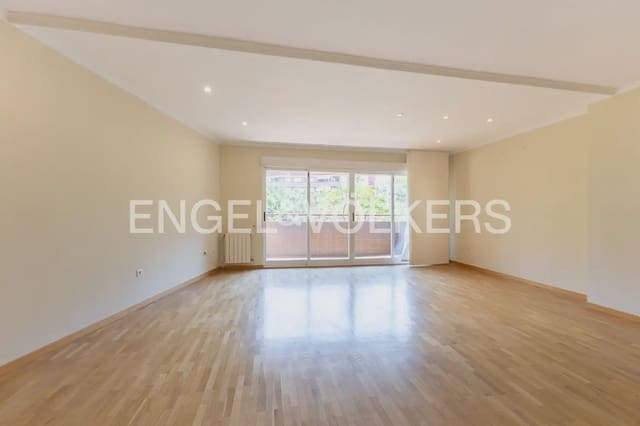 3 slaapkamer Flat te huur in Mestalla, Valencia stad met garage - € 2.200 (Ref: 9950425)