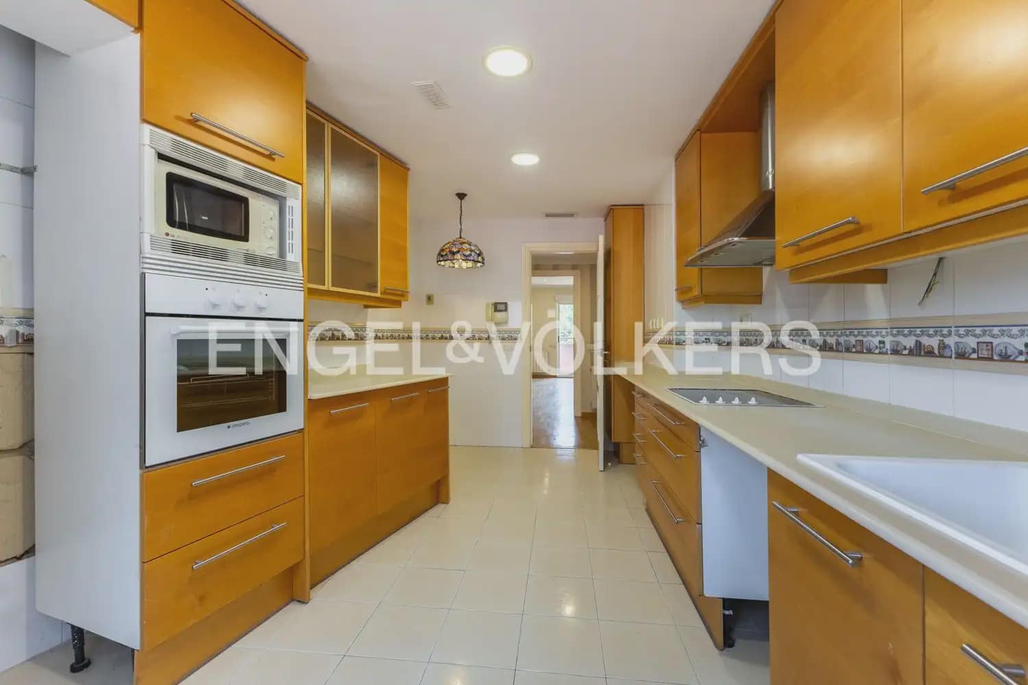 3 slaapkamer Flat te huur in Valencia stad met garage - € 2.200 (Ref: 9950425)