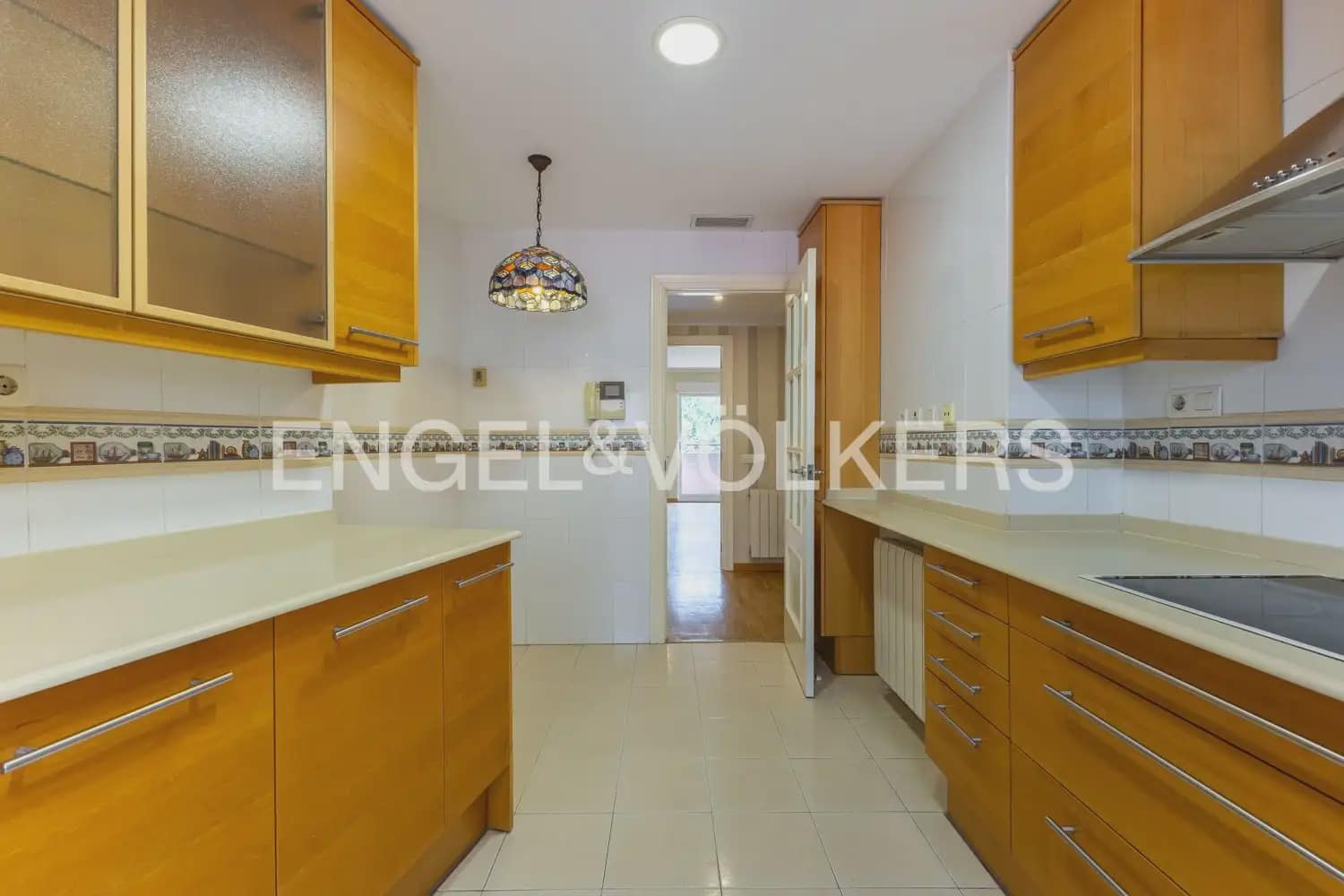 3 slaapkamer Flat te huur in Valencia stad met garage - € 2.200 (Ref: 9950425)