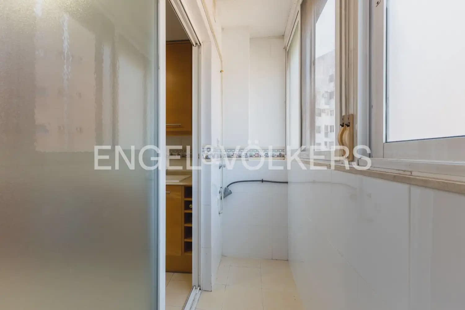 3 slaapkamer Flat te huur in Valencia stad met garage - € 2.200 (Ref: 9950425)