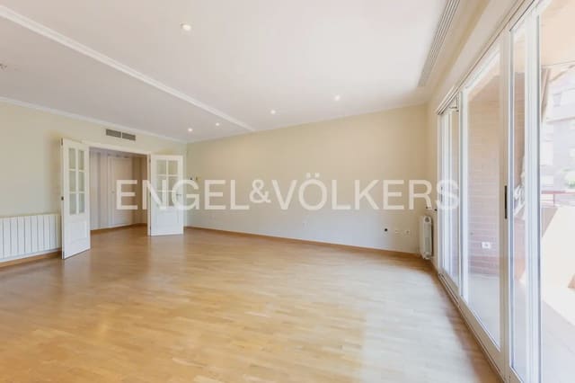 3 slaapkamer Flat te huur in Mestalla, Valencia stad met garage - € 2.200 (Ref: 9950425)