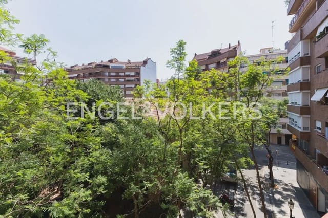 3 slaapkamer Flat te huur in Mestalla, Valencia stad met garage - € 2.200 (Ref: 9950425)