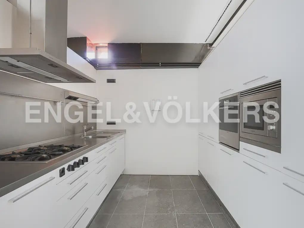 3 sovrum Takvåning att hyra i Valencia stad med garage - 3 300 € (Ref: 9950426)