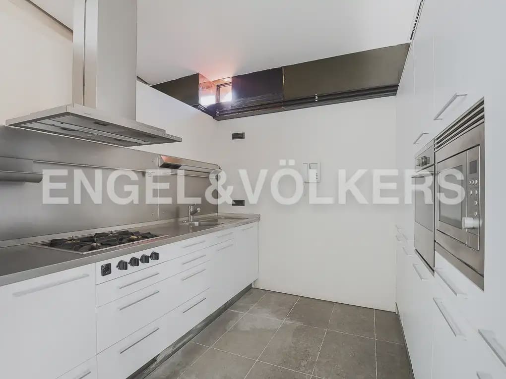 3 sovrum Takvåning att hyra i Valencia stad med garage - 3 300 € (Ref: 9950426)