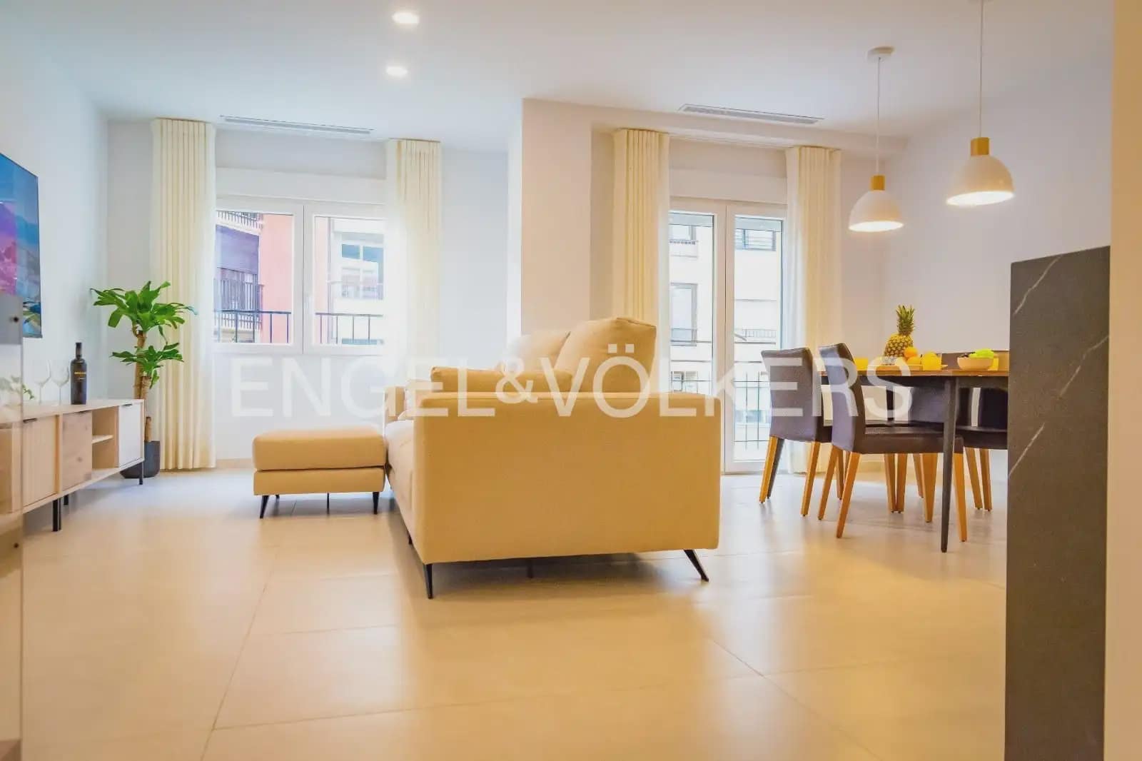 4 bedroom Flat for rent in Denia - € 2,200 (Ref: 9950427)