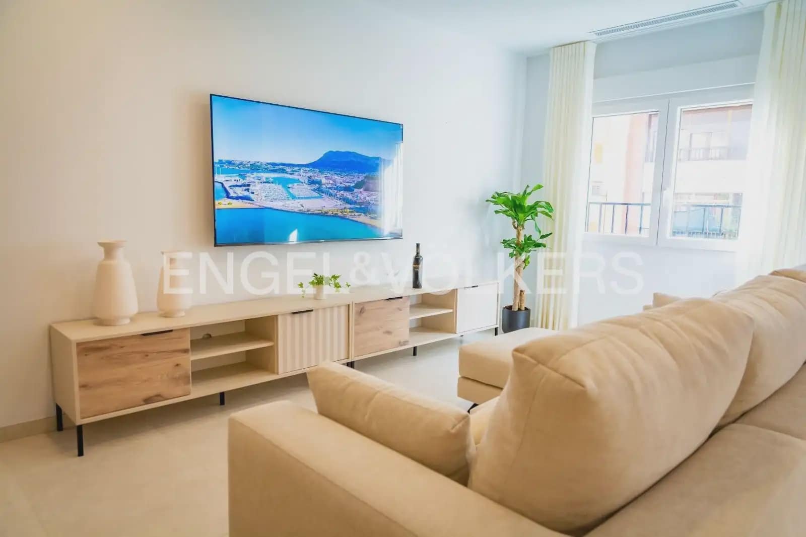 4 bedroom Flat for rent in Denia - € 2,200 (Ref: 9950427)
