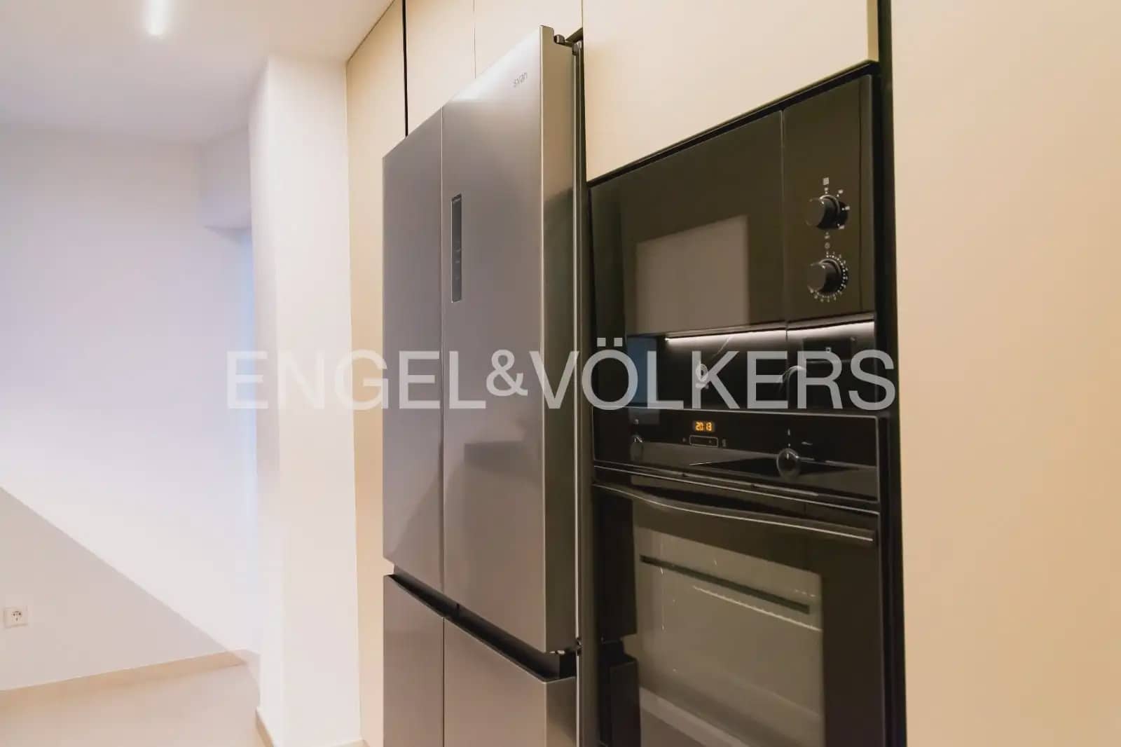 4 bedroom Flat for rent in Denia - € 2,200 (Ref: 9950427)