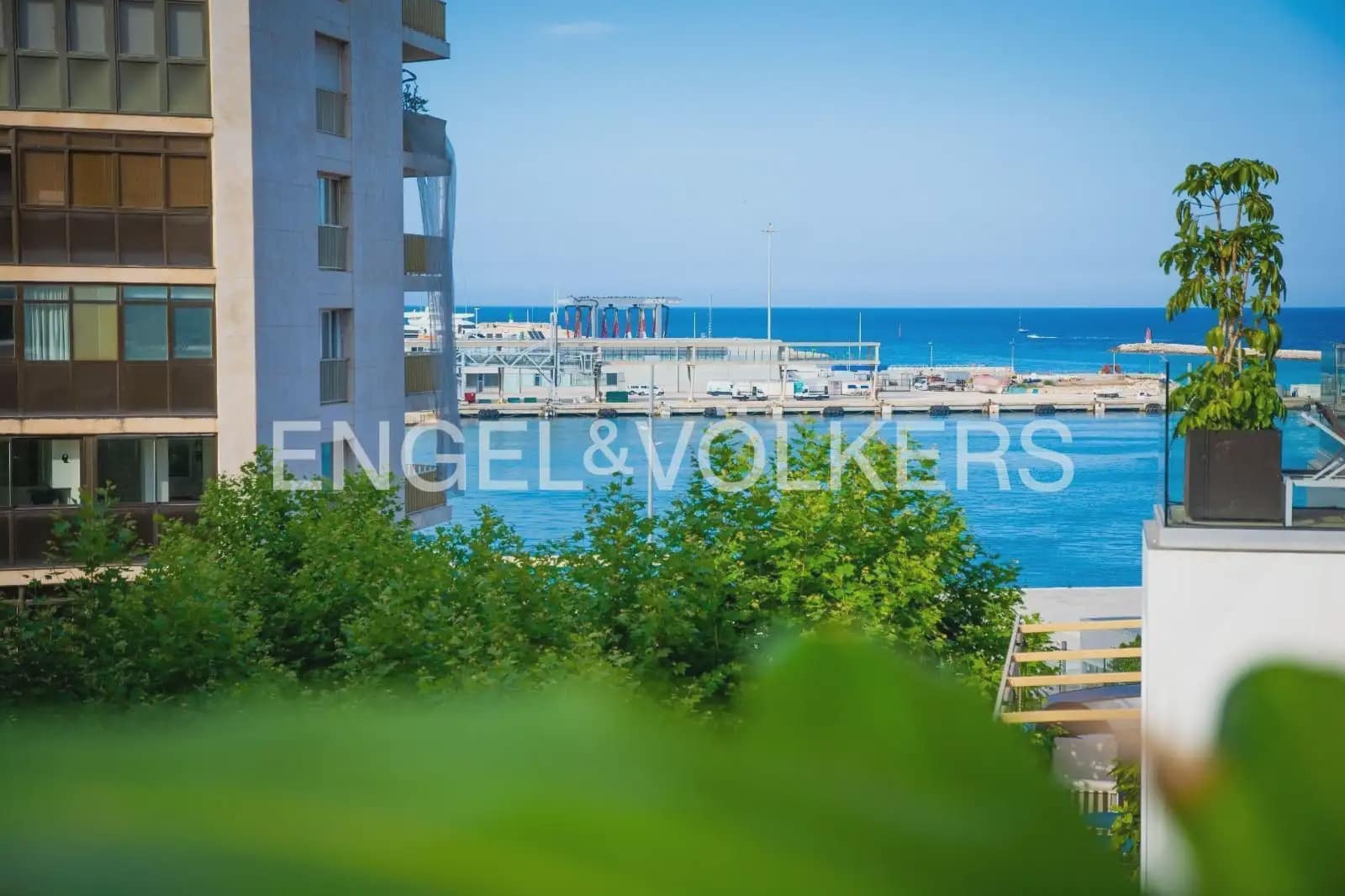 4 bedroom Flat for rent in Denia - € 2,200 (Ref: 9950427)