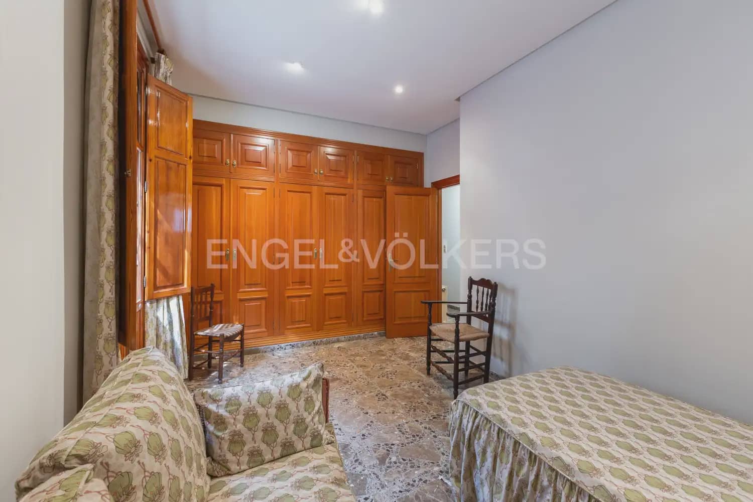 4 makuuhuone Asunto vuokrattavana paikassa Carlet - 1 700 € (Ref: 9950580)