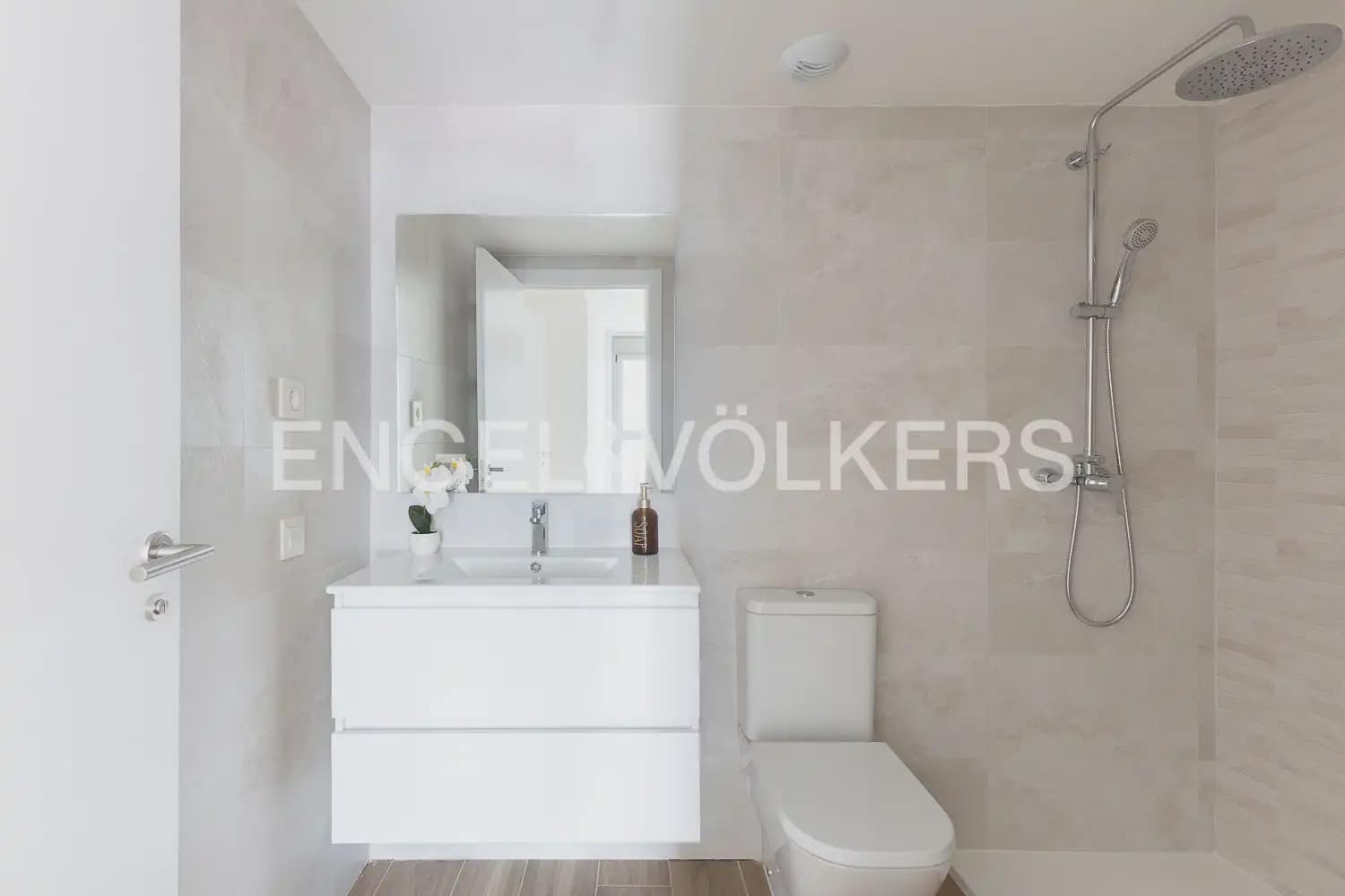 3 soverom Leilighet til leie i Valencia by med garasje - € 1 600 (Ref: 9950581)