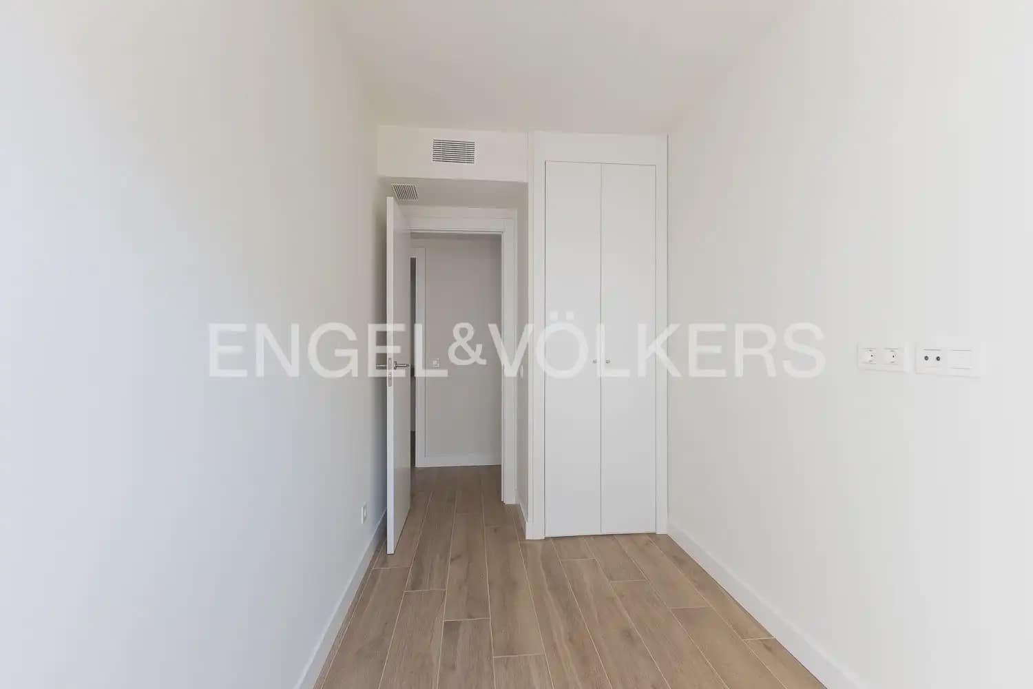 3 soverom Leilighet til leie i Valencia by med garasje - € 1 600 (Ref: 9950581)