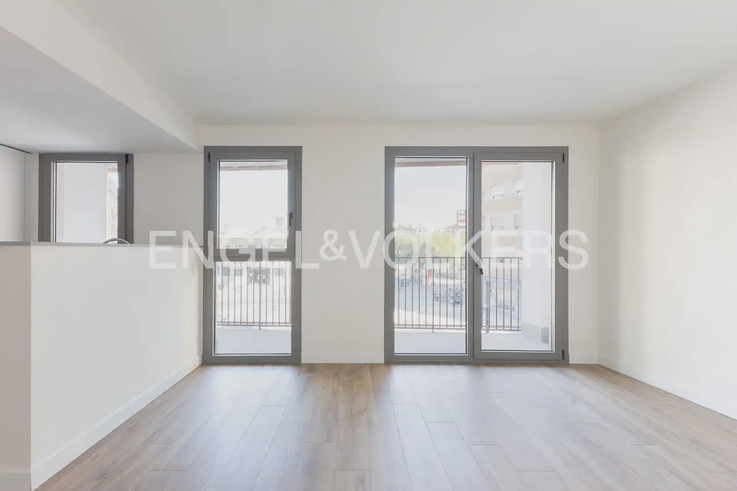 3 soverom Leilighet til leie i Valencia by med garasje - € 1 600 (Ref: 9950581)