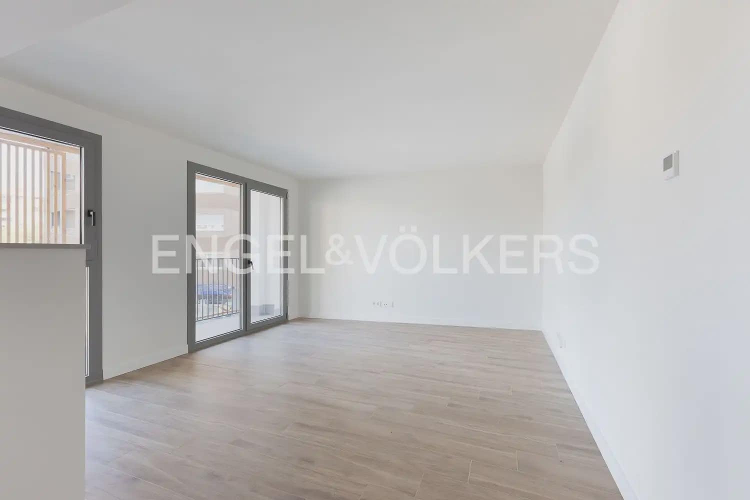 3 soverom Leilighet til leie i Valencia by med garasje - € 1 600 (Ref: 9950581)