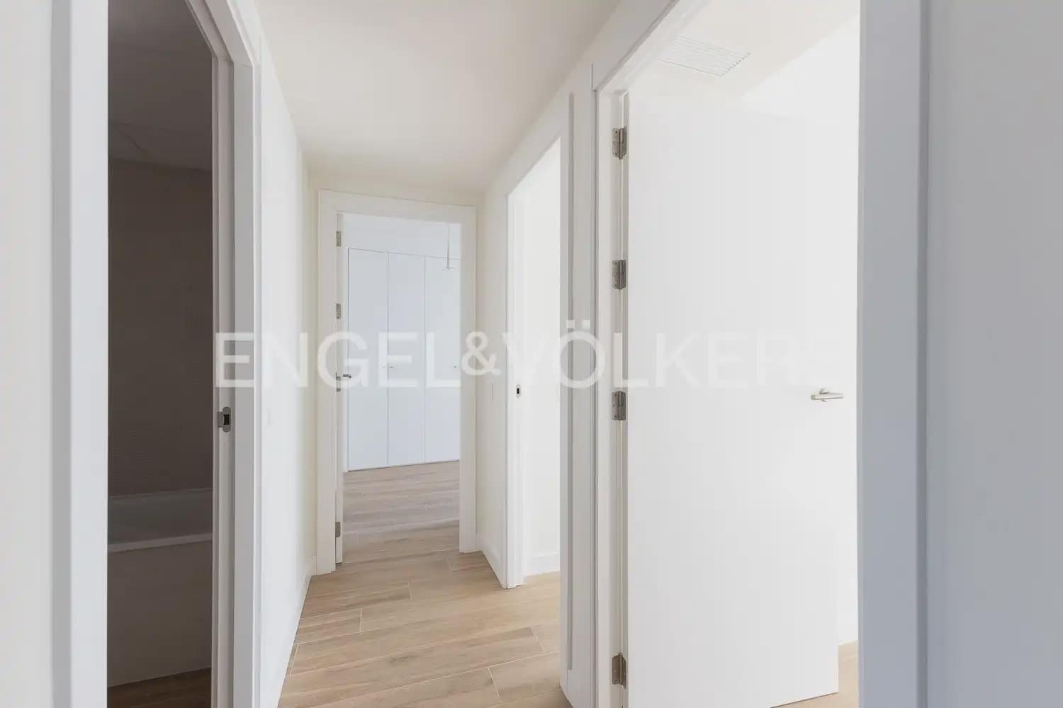 3 soverom Leilighet til leie i Valencia by med garasje - € 1 600 (Ref: 9950581)
