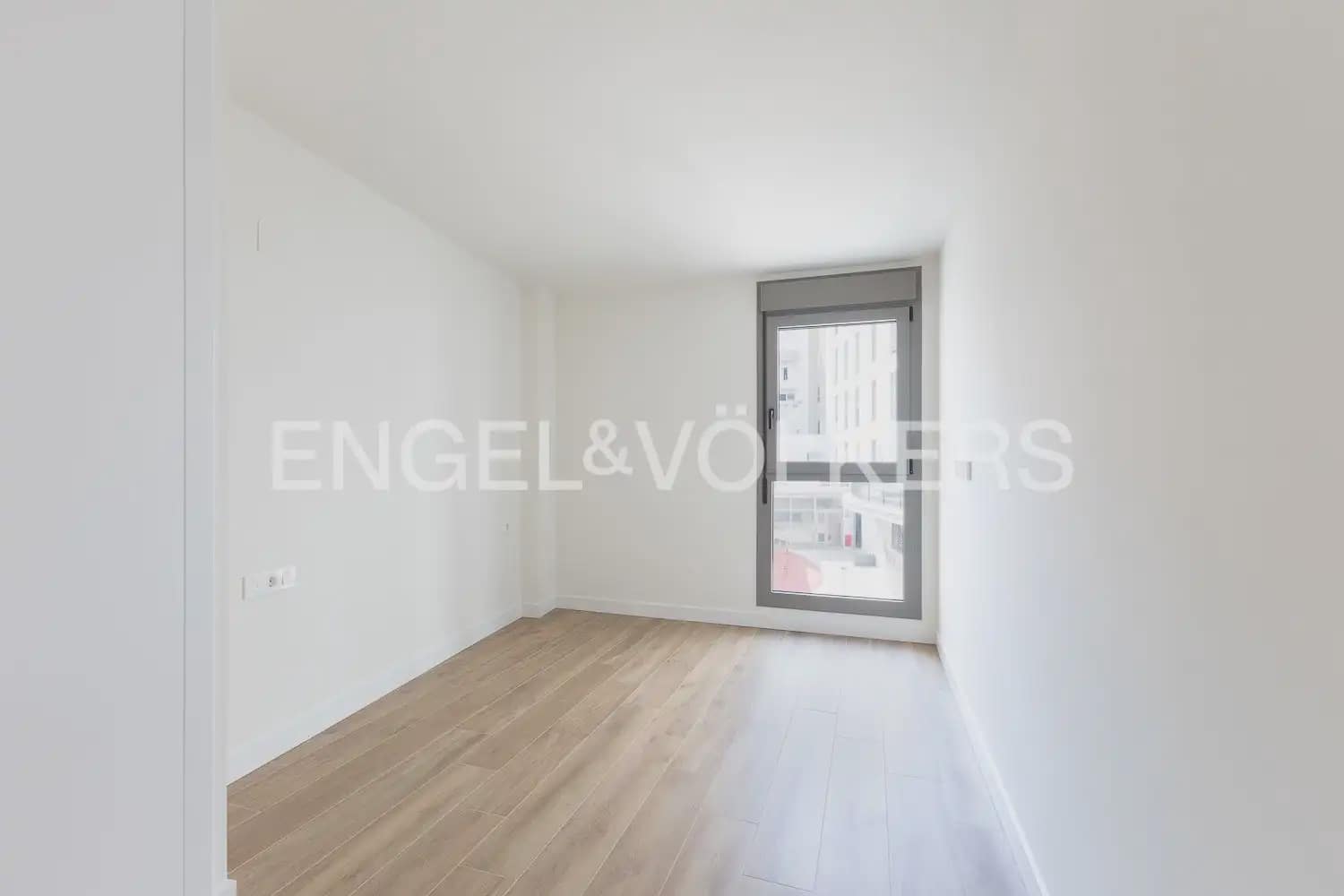 3 soverom Leilighet til leie i Valencia by med garasje - € 1 600 (Ref: 9950581)