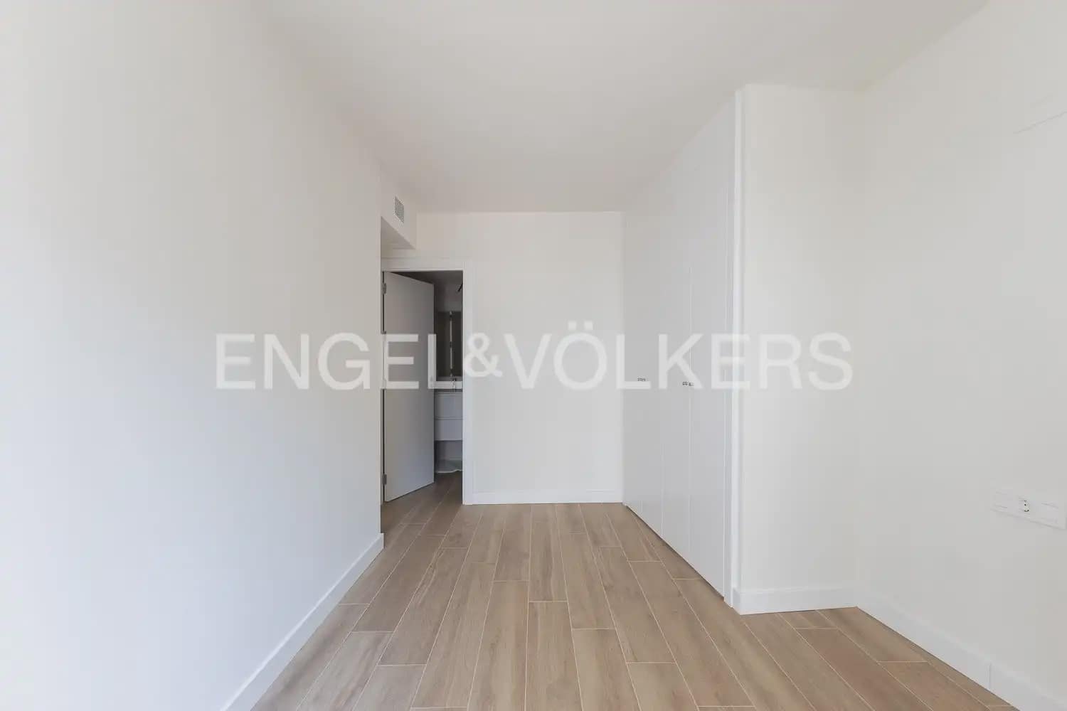 3 soverom Leilighet til leie i Valencia by med garasje - € 1 600 (Ref: 9950581)
