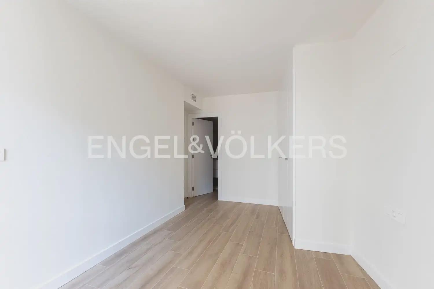 3 soverom Leilighet til leie i Valencia by med garasje - € 1 600 (Ref: 9950581)