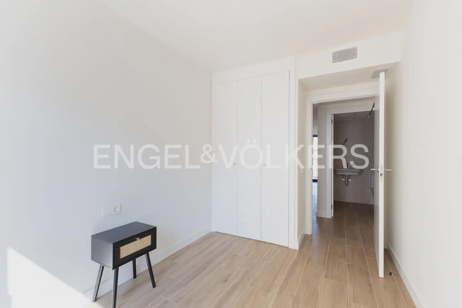 3 soverom Leilighet til leie i Valencia by med garasje - € 1 600 (Ref: 9950581)