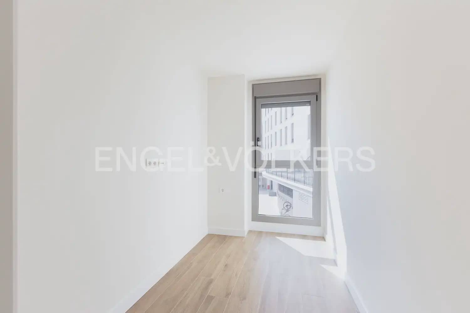 3 soverom Leilighet til leie i Valencia by med garasje - € 1 600 (Ref: 9950581)