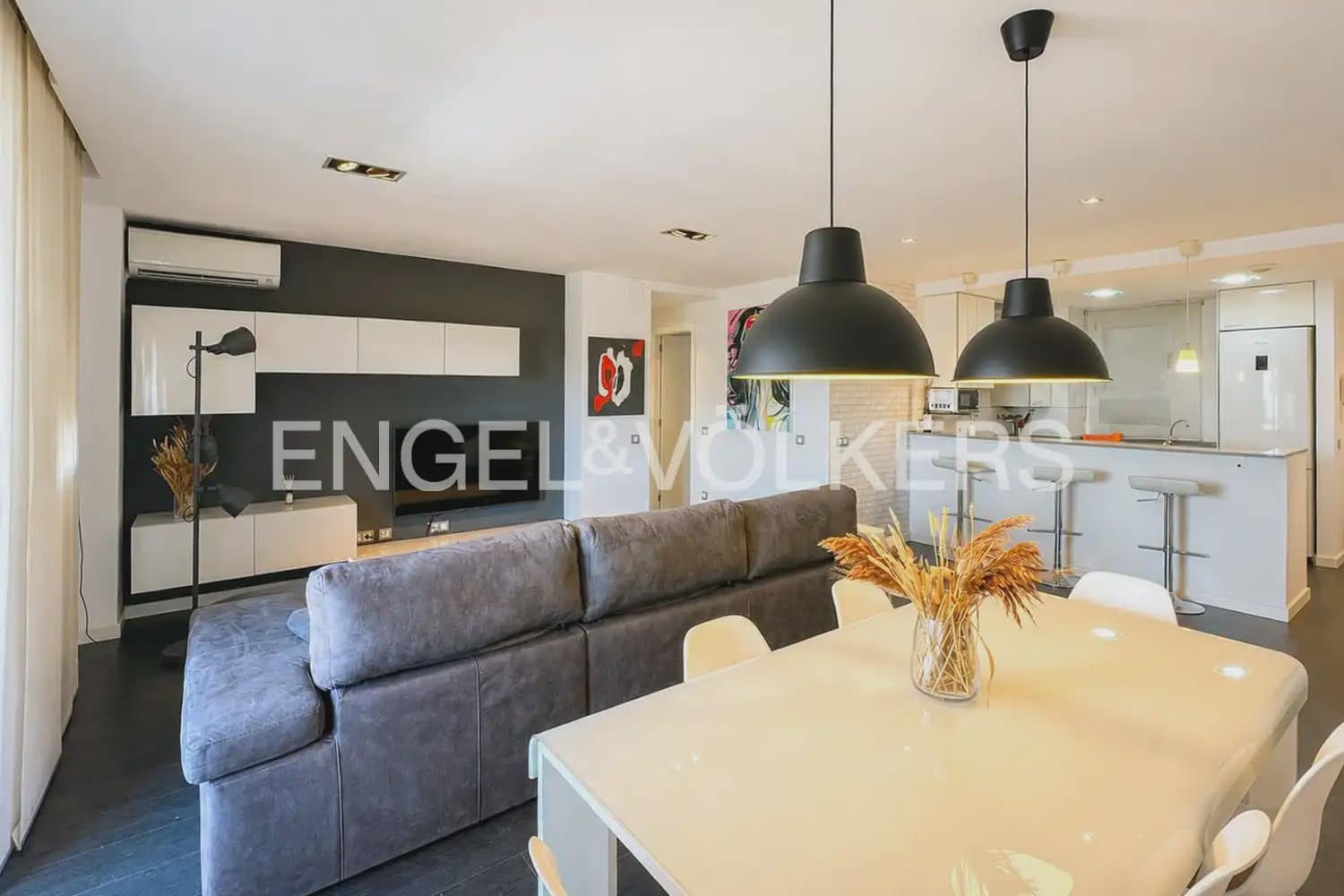 Piso de 2 habitaciones en Paterna en alquiler con garaje - 1.500 € (Ref: 9952937)