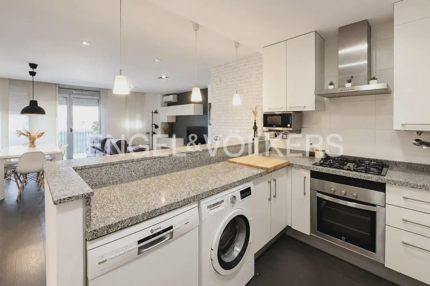 Piso de 2 habitaciones en Paterna en alquiler con garaje - 1.500 € (Ref: 9952937)