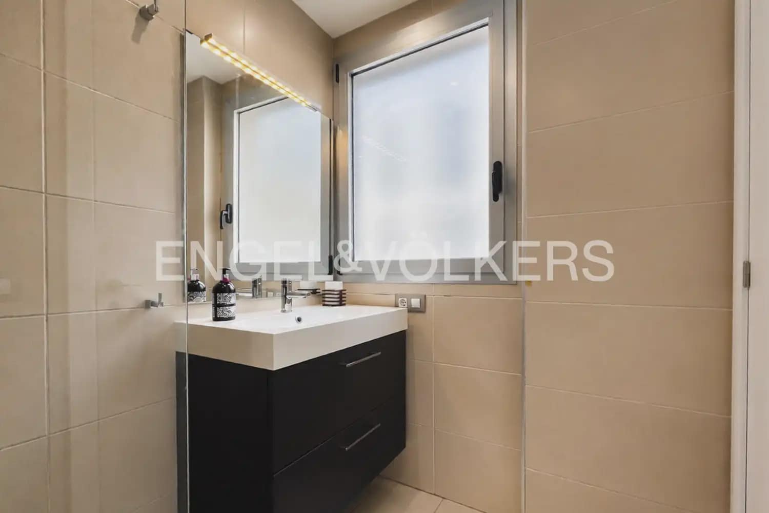 Piso de 2 habitaciones en Paterna en alquiler con garaje - 1.500 € (Ref: 9952937)