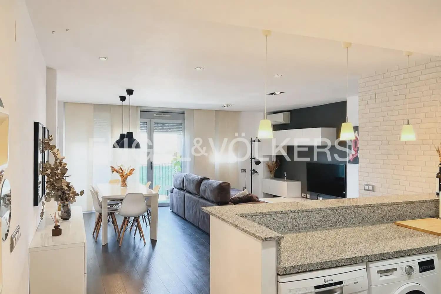 Piso de 2 habitaciones en Paterna en alquiler con garaje - 1.500 € (Ref: 9952937)