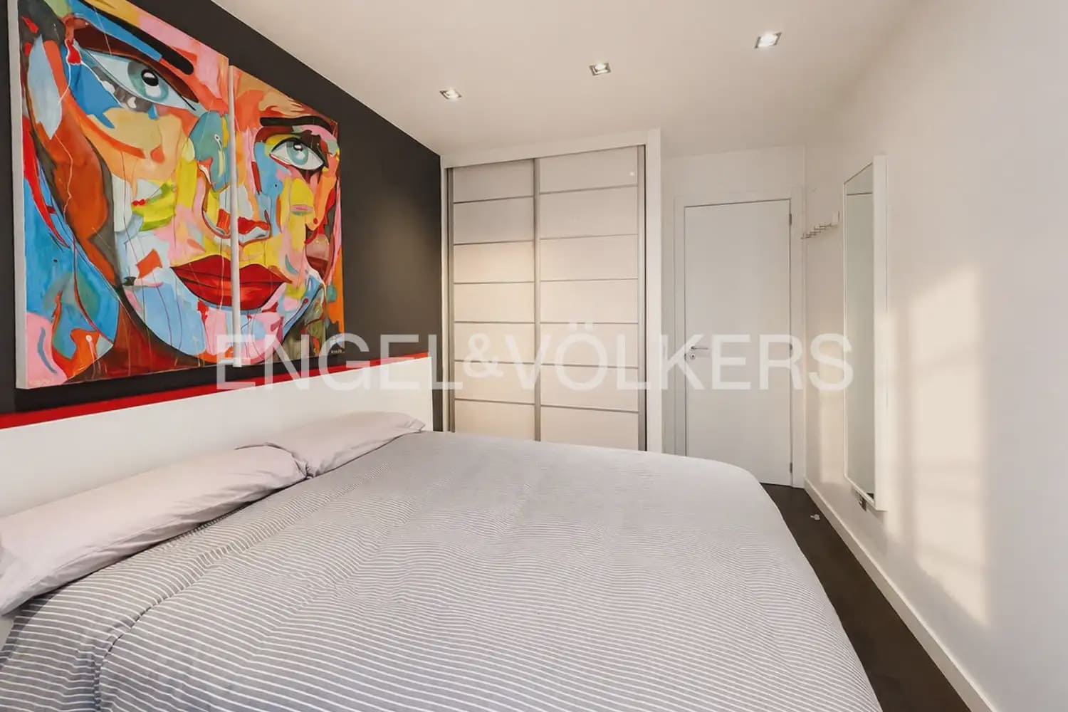 Piso de 2 habitaciones en Paterna en alquiler con garaje - 1.500 € (Ref: 9952937)